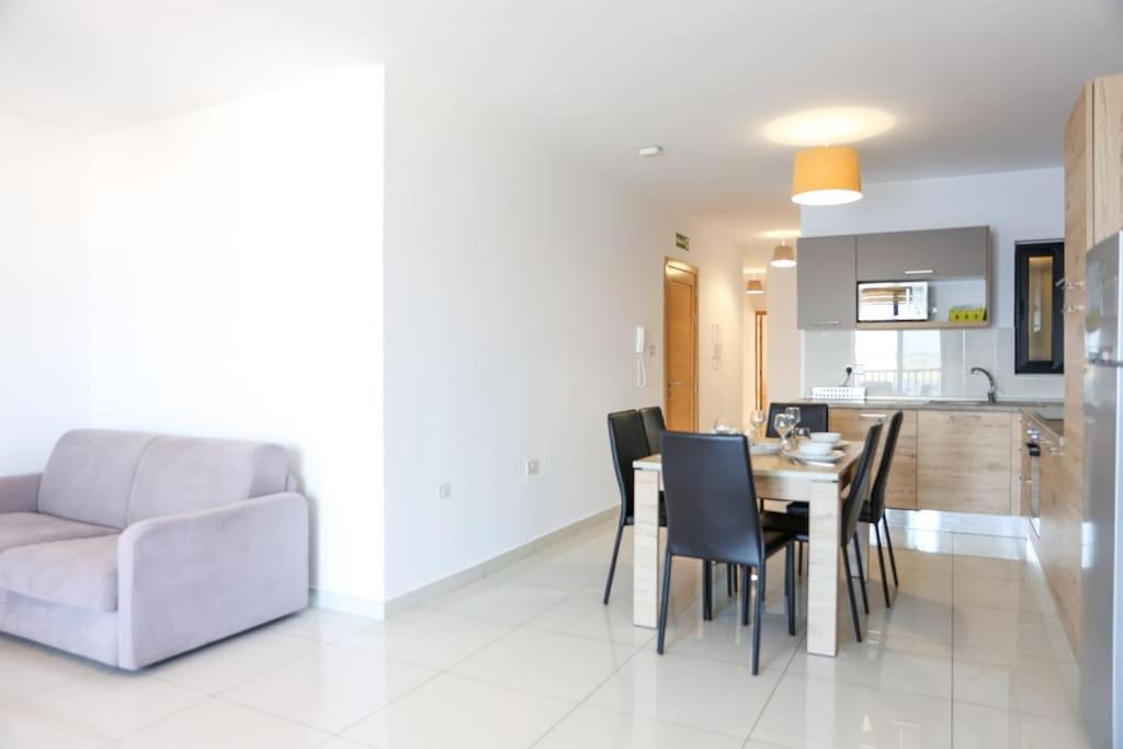 Spacious Mellieha 2Br Home With Stunning Sea Views By 360 Estates Exterior foto